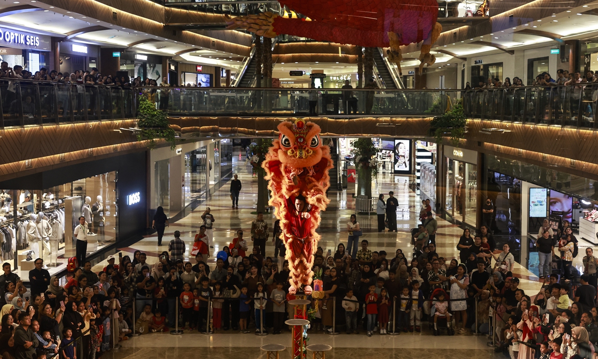 Dancers perform a lion dance ahead of the Chinese New Year at Pondok Indah shopping mall in Jakarta, Indonesia, on February 11, 2026. The Chinese New Year, also known as the Spring Festival, falls on  February 17 2026, marking the start of the Year of the Horse in the Chinese zodiac. Photo: VCG