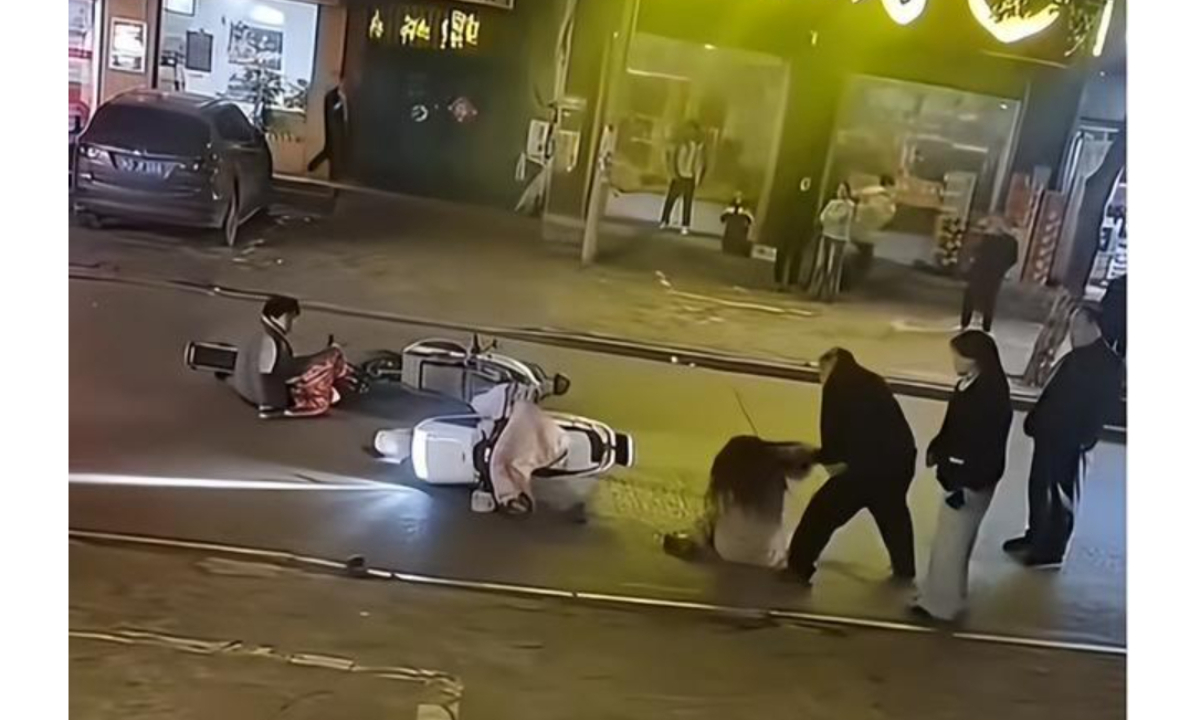 A video circulating on Chinese social media features a dispute after a collision between two electric scooters in Pingdingshan, Central China's Henan Province. Photo: Screenshot from High Wind News