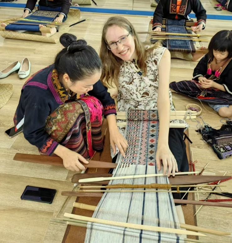 Xie Min learns the craft of Li brocade from a local resident. Photo: Courtesy of Xie Min