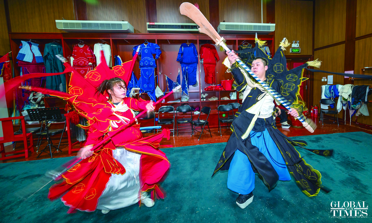 Two actors conduct their daily performance training in the National Peking Opera Company in Beijing, China, on January 22, 2026. Photo: Chen Tao/GT