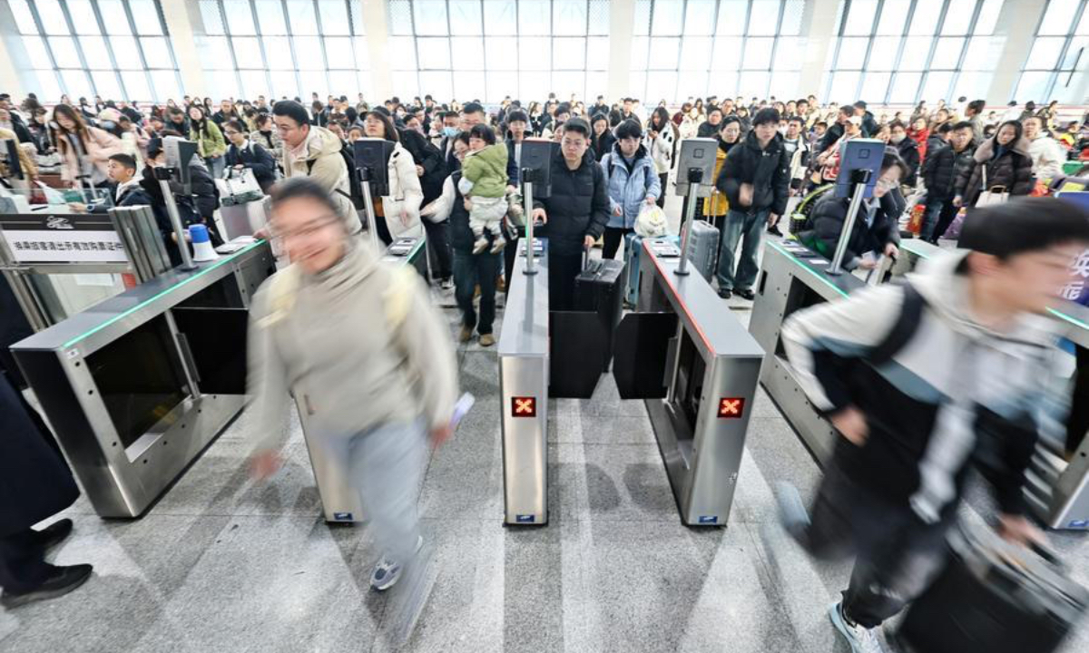 Passengers are pictured at the Jiaxing South Railway Station in Jiaxing, east China's Zhejiang Province, Feb. 15, 2026. (Photo by Jin Peng/Xinhua)