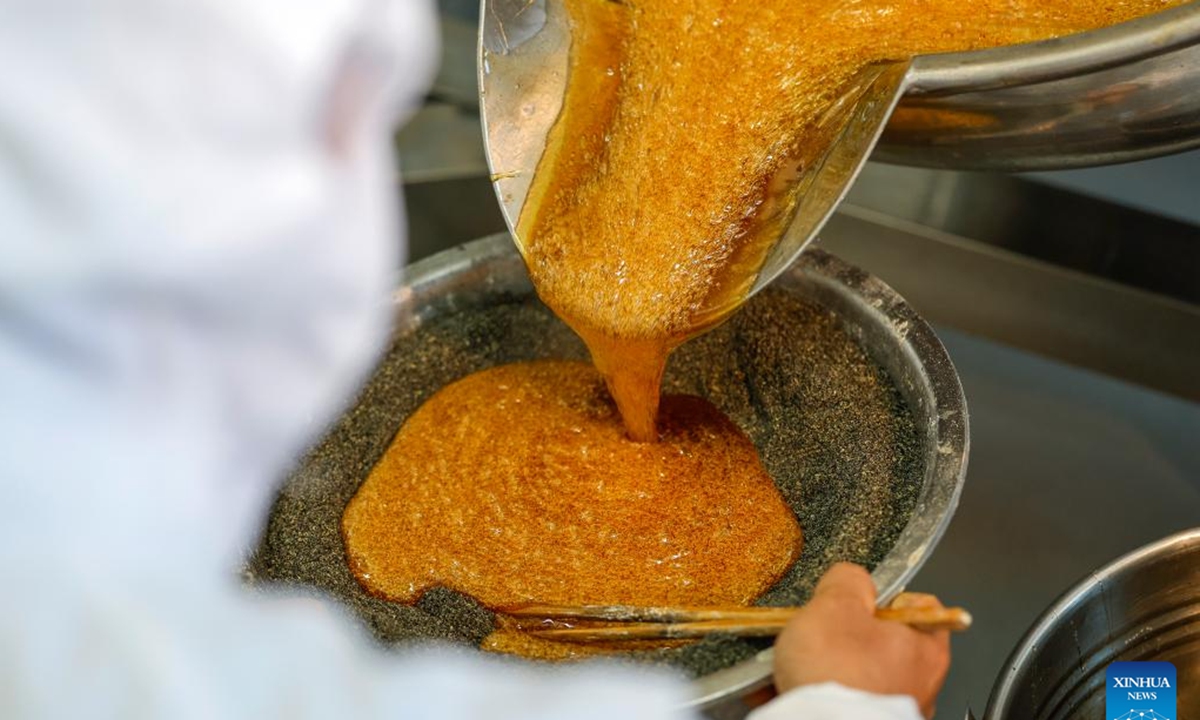 A character-inlaid candy maker makes sesame filling in Qimen County of Huangshan City, east China's Anhui Province, Jan. 13, 2026.