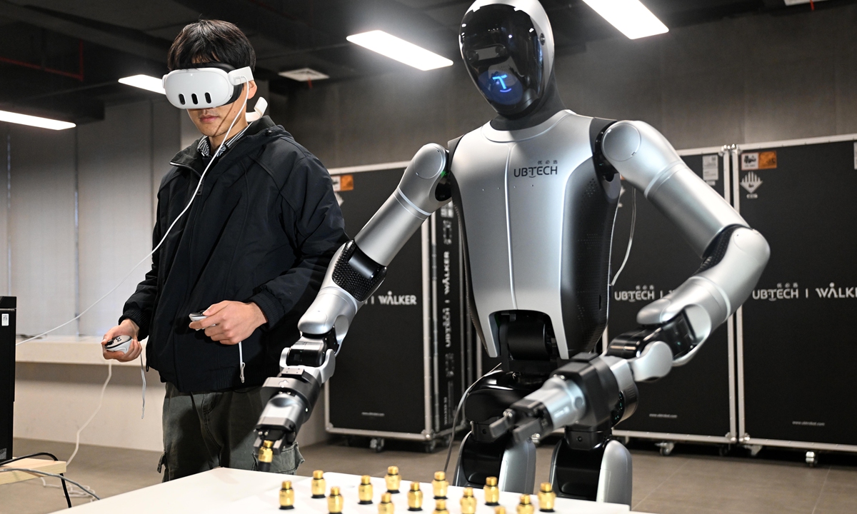  Wu Dongbo uses a controller to practice screwdriving with an industrial humanoid robot at the Liuzhou Robot Industrial Park in Guangxi Zhuang Autonomous Region on January 30, 2026. Photo: Courtesy of Li Hanchi