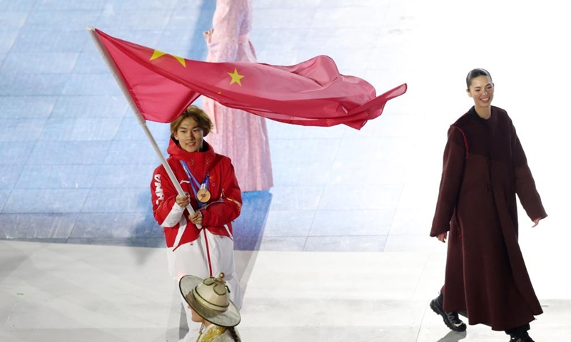 Su Yiming, flag bearer of the delegation of China, parades during the closing ceremony of the Milan-Cortina 2026 Olympic Winter Games at Verona Olympic Arena in Verona, Italy, Feb. 22, 2026. (Xinhua/Li Jing)