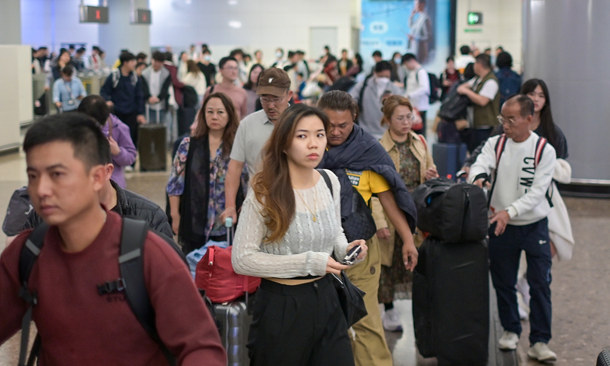 People-to-people exchanges flourish between mainland, HK, Macao during Spring Festival holidays