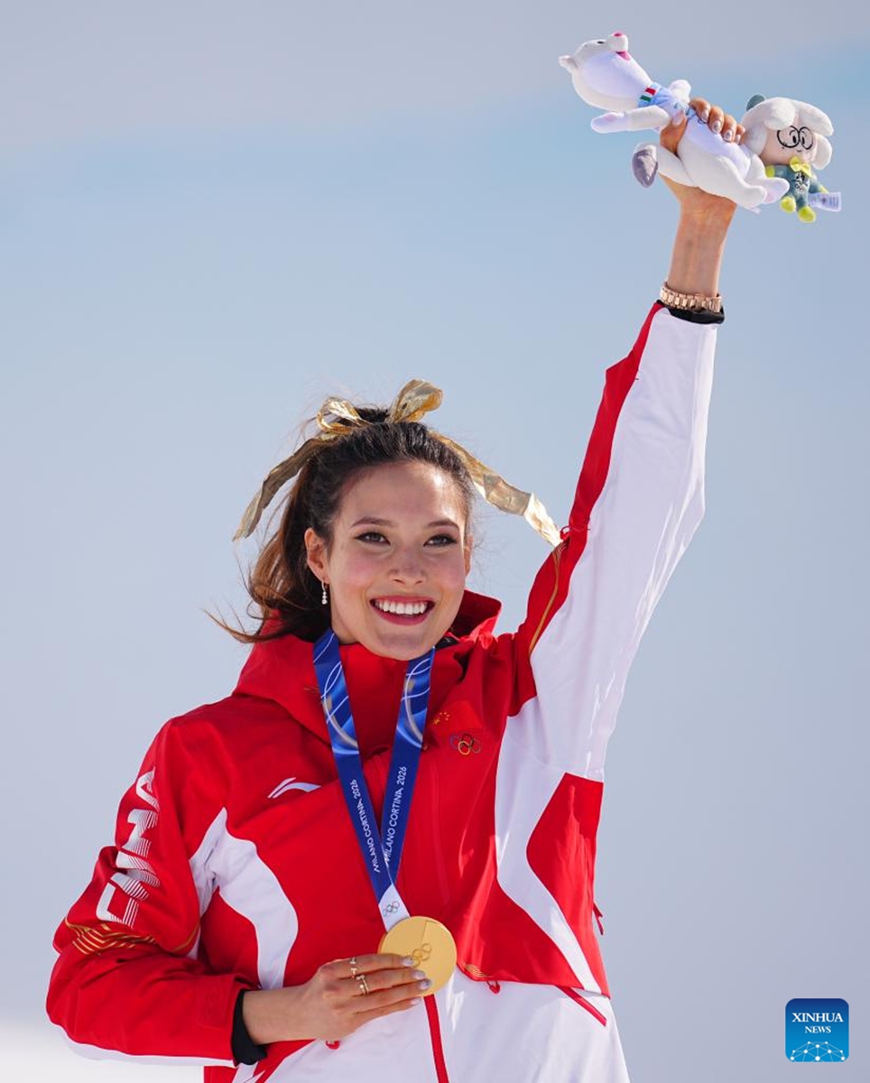 Gold medalist Gu Ailing of China poses during the awarding ceremony for freestyle skiing women's freeski halfpipe at the Milan-Cortina 2026 Olympic Winter Games in Livigno, Italy, Feb. 22, 2026. (Xinhua/Hu Chao)