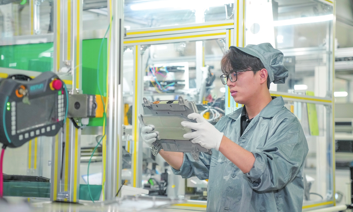 An operator inspects a production line at a high-standard cleanroom facility of a company in Hangzhou, East China's Zhejiang Province, on February 23, 2026, ensuring the manufacturing of core components for Geely's Level 3 intelligent driving assistance solution, the autonomous driving domain controller. Photo: VCG