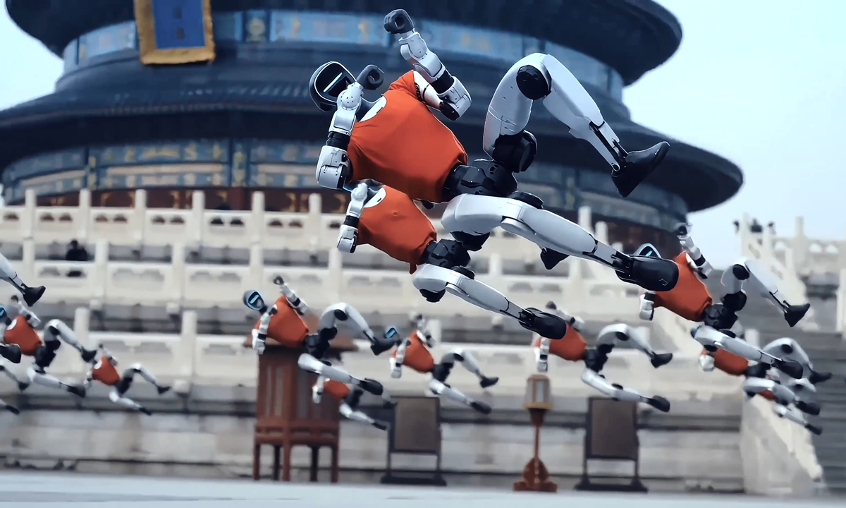 Unitree's G1 humanoid robots performe a synchronized martial arts demonstration in front of the Hall of Prayer for Good Harvests at the Temple of Heaven in Beijing. Photo: Screenshot of Unitree's video clip