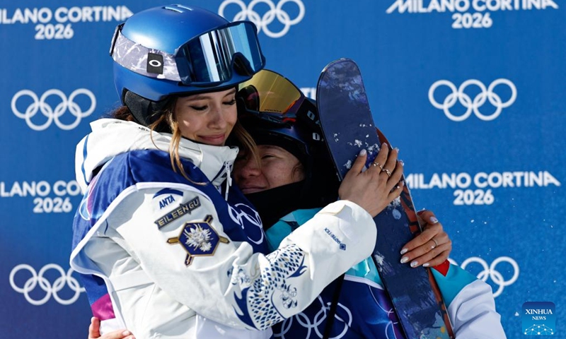 Gu Ailing (L) of China hugs her teammate Li Fanghui after run 3 of the freestyle skiing women's freeski halfpipe final at the Milan-Cortina 2026 Olympic Winter Games in Livigno, Italy, Feb. 22, 2026. (Xinhua/Wang Peng)