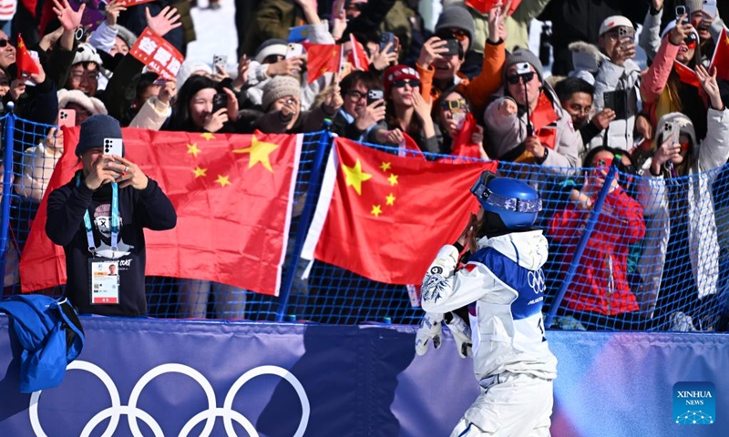 Gu Ailing of China celebrates winning after run 3 of the freestyle skiing women's freeski halfpipe final at the Milan-Cortina 2026 Olympic Winter Games in Livigno, Italy, Feb. 22, 2026. (Xinhua/Zhang Hongxiang)
