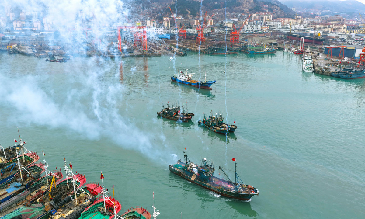 Fishing vessels weigh anchor and set sail from Shidao fishing port in Rongcheng, East China's Shandong Province, on February 24, 2026, heading to sea areas to commence fishing operations. Bustling scenes unfolded as people repaired fishing gear, loaded nets and equipment, and stocked up on ice and fuel. Photo: VCG