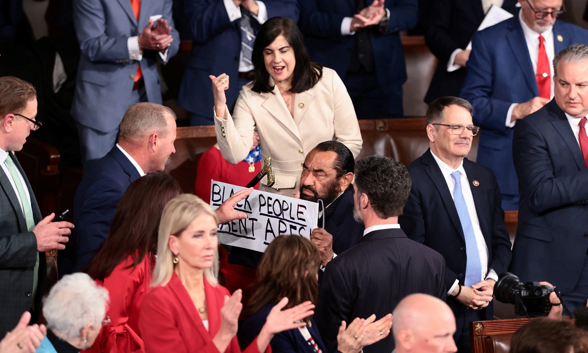 Democratic US Representative Al Green holds a sign as US President Donald Trump delivers the State of the Union address to a joint session of Congress at the US Capitol in Washington, DC, on February 24, 2026. The report by The Hill noted that the entire scene of the address represents a mirror reflection of the partisan polarization that divides Congress and the country. Photo: IC