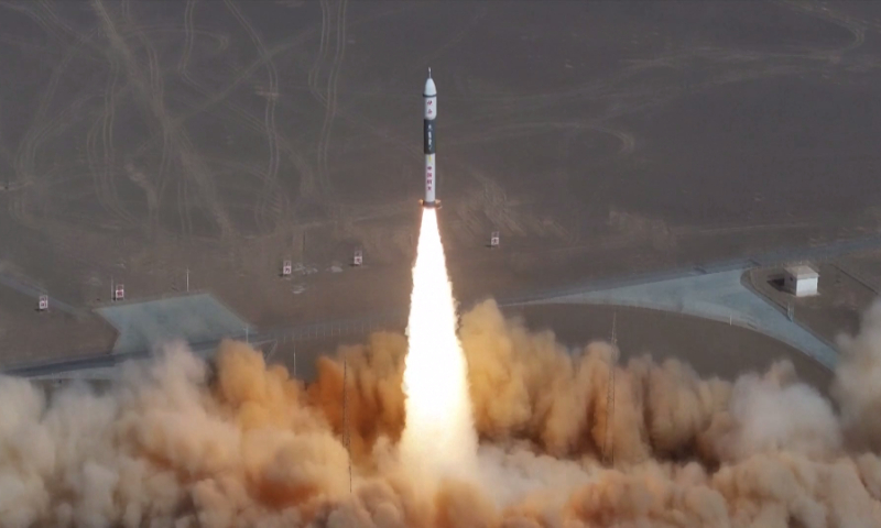 A Kuaizhou-11 Y7 carrier rocket blasts off from the Jiuquan Satellite Launch Center in Northwest China Gansu Province, sending eight satellites into preset orbits, on March 16, 2026. Photo: VCG