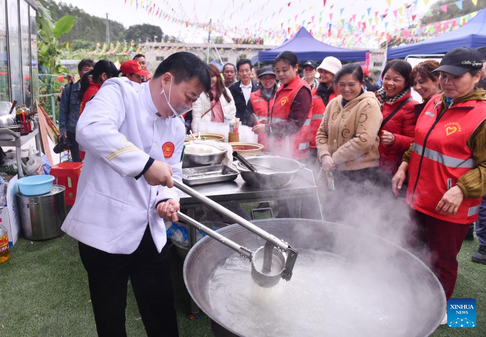 A competitor makes Shengzha rice noodles during an intangible cultural heritage craftsmanship competition in Dahua Yao Autonomous County, Hechi City, south China's Guangxi Zhuang Autonomous Region, March 21, 2026. In Guangxi, rice noodles are served in many different ways, such as Luosifen, Guilin rice noodles, seafood rice noodles, Nanning Laoyou rice noodles and Shengzha rice noodles, with noodle shops found everywhere from busy streets to small lanes. (Xinhua/Huang Xiaobang)