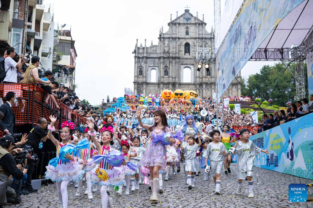People participate in the 2026 Macao International Parade in Macao, south China, March 29, 2026. Art groups from different countries and regions presented diverse artistic performances, showcasing the unique appeal of Macao as a city featuring the integration of Chinese and Western cultures and creating a festive atmosphere for the Parade. (Xinhua/Cheong Kam Ka)