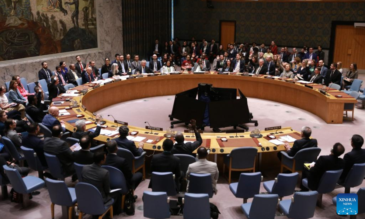 Representatives vote on a draft resolution on the Strait of Hormuz during a UN Security Council meeting at the UN headquarters in New York, on April 7, 2026. (Xinhua)