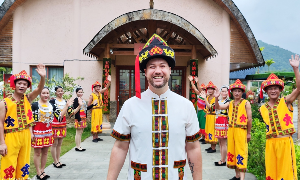 David Janke visits Maona village in Wuzhishan, South China's Hainan Province, to experience the lifestyle and customs of the Li ethnic group in May 2022. Photo: Courtesy of David Janke