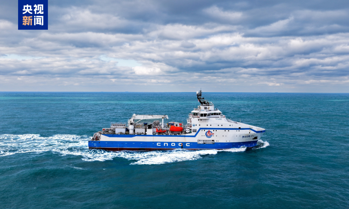 China’s first domestically developed large-scale offshore fracturing vessel, Haiyang Shiyou 696, sails in waters off Zhoushan, East China’s Zhejiang Province. Photo: Screenshot from CCTV’s website