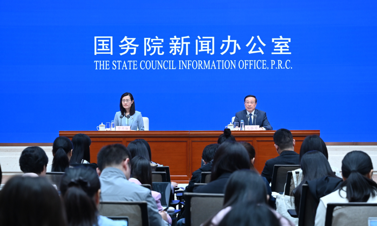 Mao Shengyong (right), Vice Commissioner of the China National Bureau of Statistics, speaks at a press conference on April 16, 2026. Photo: VCG