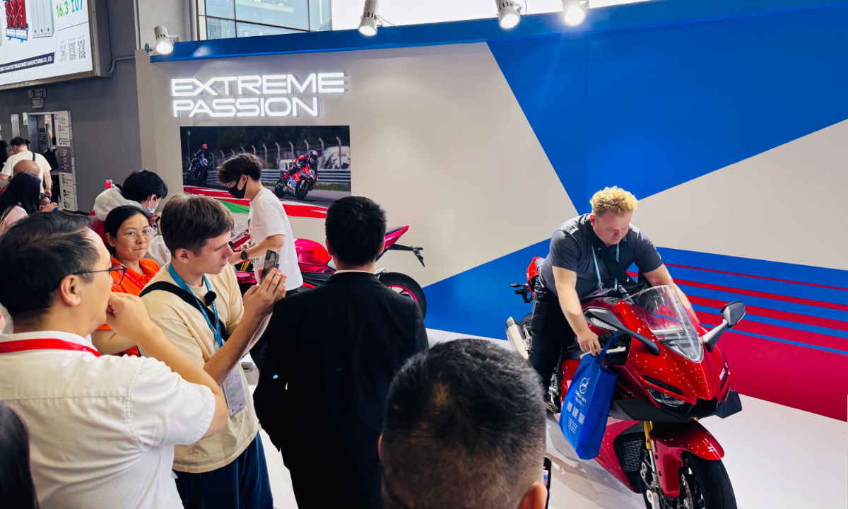 A foreign visitor tests a Chinese motorcycle at the 139th Canton Fair on April 19, 2026. Photo: Chi Jingyi/GT
