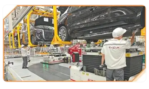 Workers test vehicles on the assembly line at the Hongqi Fanrong Plant of FAW Group. Photo: Men Jiewei