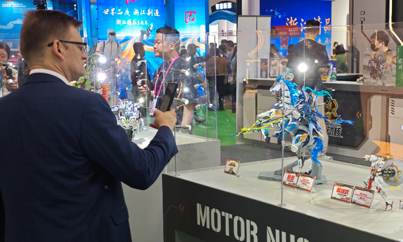 A foreign visitor takes a photo of a Chinese toy during the ongoing Sixth China International Consumer Products Expo in Haikou, South China's Hainan Province, on April 15, 2026. Photo: Yin Yeping/GT