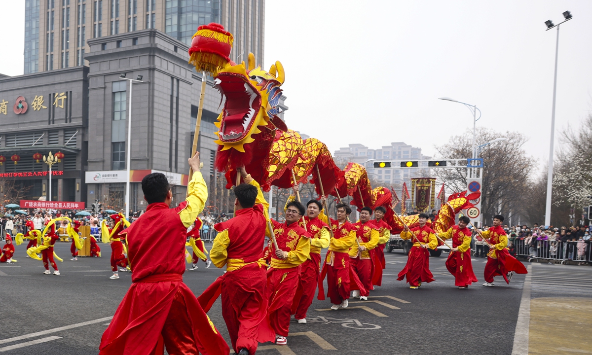 Professional performers stage a dragon dance in Guangrao, East China's Shandong Province, on February 26, 2026, celebrating the upcoming Lantern Festival, the 15th day of the first month of the Chinese lunar calendar. Photo: VCG