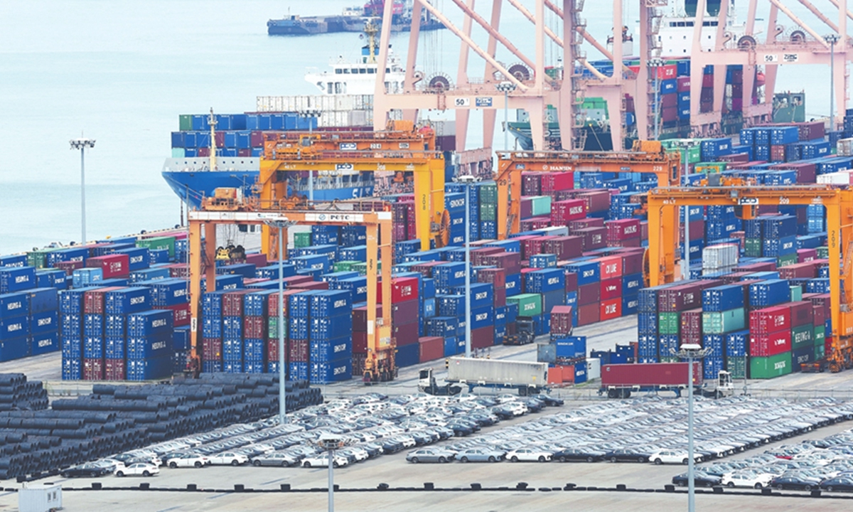 Containers pile up at Pyeongtaek Port in Gyeonggi Province, South Korea on July 31, 2025. Photo: VCG