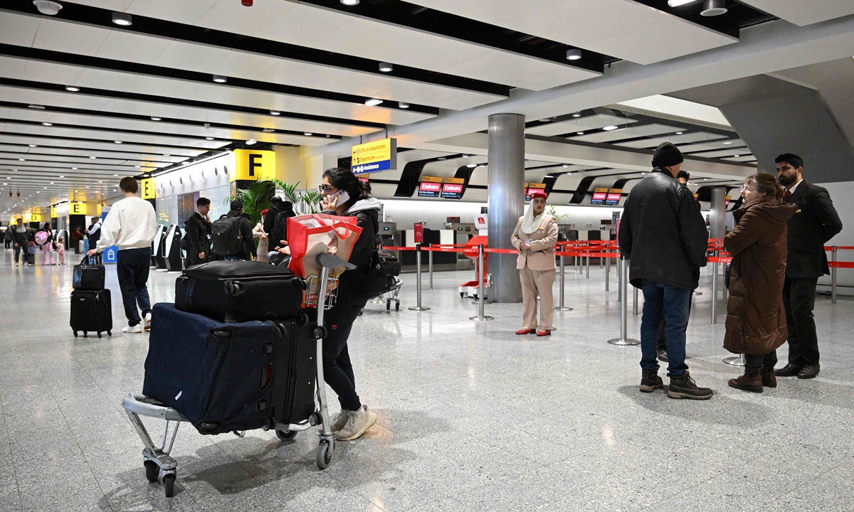 Passengers gather at the closed Emirates check-in area at London Heathrow Airport in west London on March 1, 2026, as flights are severely disrupted following the US and Israeli strikes on Iran. Photo: VCG