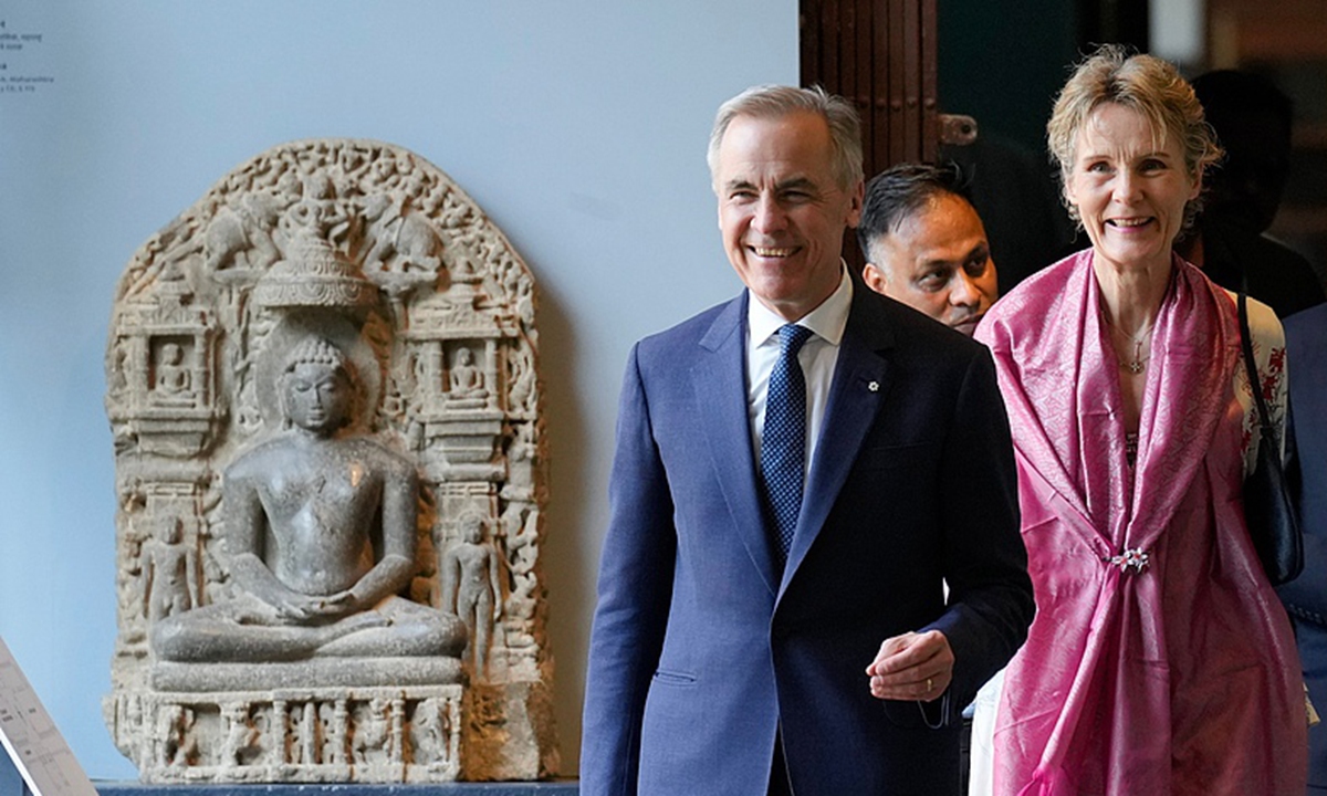Canadian Prime Minister Mark Carney and his wife Diana Fox Carney tour the Chhatrapati Shivaji Maharaj Vastu Sangrahalaya museum in Mumbai, India, on February 28, 2026. Photo: VCG
