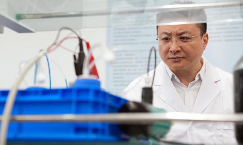 Zhang Fan inspects a research base of China Electrical Equipment Group in Shanghai, east China, Jan. 27, 2026. Photo: Xinhua