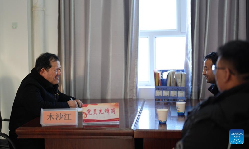 Musajan Khairat (L) communicates with local people at the community service center in Keregetas Village, Xinyuan County of Ili Kazak Autonomous Prefecture, northwest China's Xinjiang Uygur Autonomous Region, Feb. 9, 2026. Photo: Xinhua