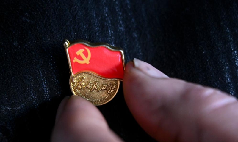 Musajan Khairat wears a Party emblem at his home before going to the community service center in Keregetas Village, Xinyuan County of Ili Kazak Autonomous Prefecture, northwest China's Xinjiang Uygur Autonomous Region, Feb. 9, 2026. Photo: Xinhua