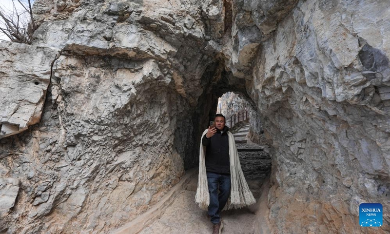 Zheng Wangchun takes videos for social media in Gulu Village of Hanyuan County, southwest China's Sichuan Province, Jan. 29, 2026. Photo: Xinhua