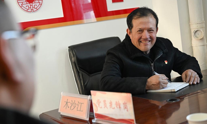 Musajan Khairat communicates with local people at the community service center in Keregetas Village, Xinyuan County of Ili Kazak Autonomous Prefecture, northwest China's Xinjiang Uygur Autonomous Region, Feb. 9, 2026. Photo: Xinhua