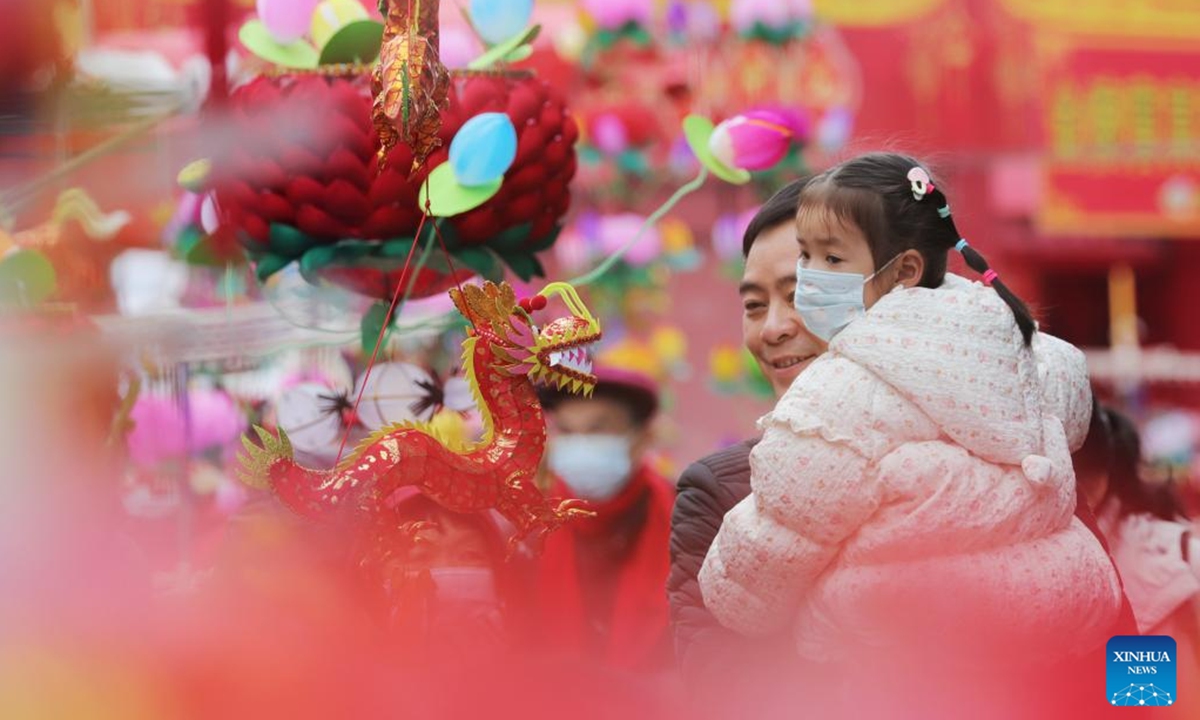 Tourists select lanterns at the Fuzi (Confucius) Temple scenic area in Nanjing, east China's Jiangsu Province, Feb. 28, 2026.
Various activities were held across China to celebrate the Lantern Festival, which falls on the fifteenth day of the first month of the Chinese lunar calendar, or March 3 this year. (Photo by Li Wenbao/Xinhua)