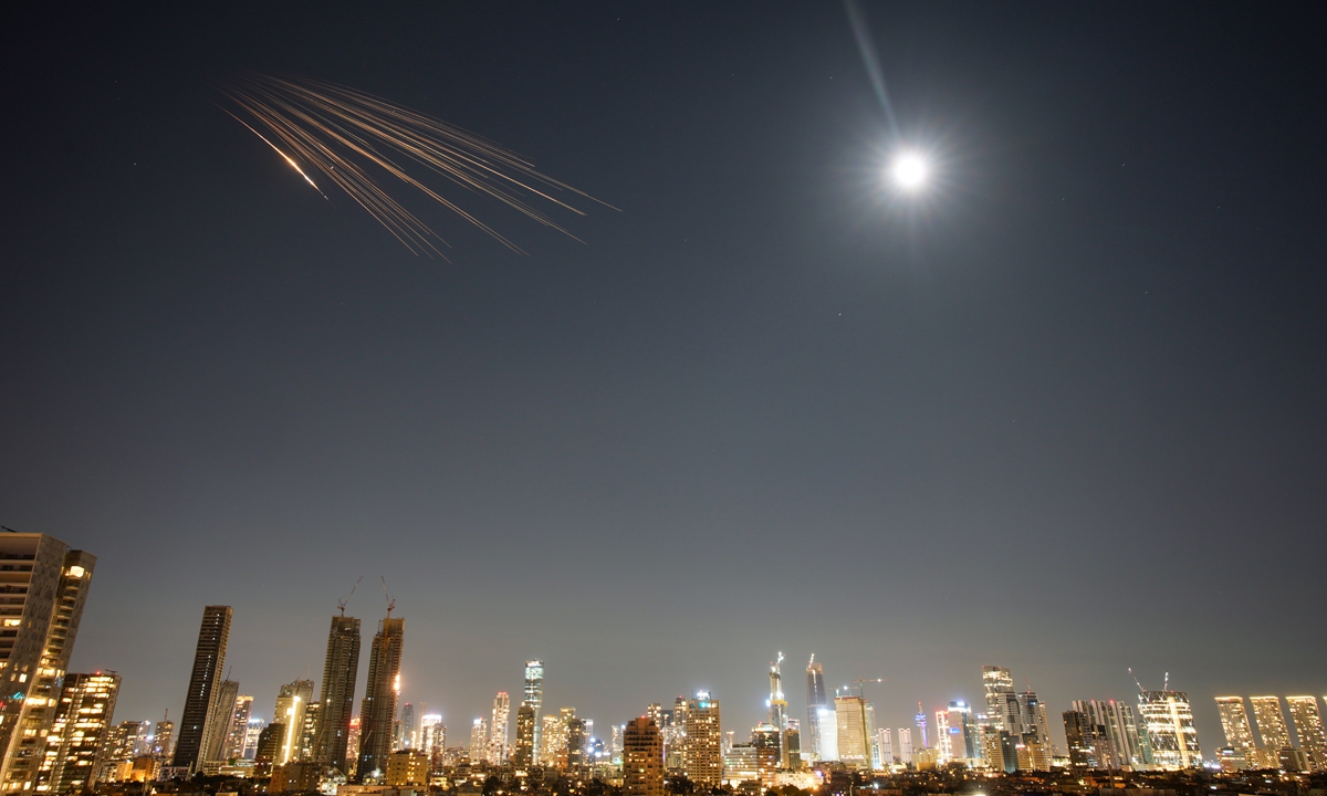 Missiles launched from Iran are seen in the sky over central Israel on March 5, 2026. Photo: VCG