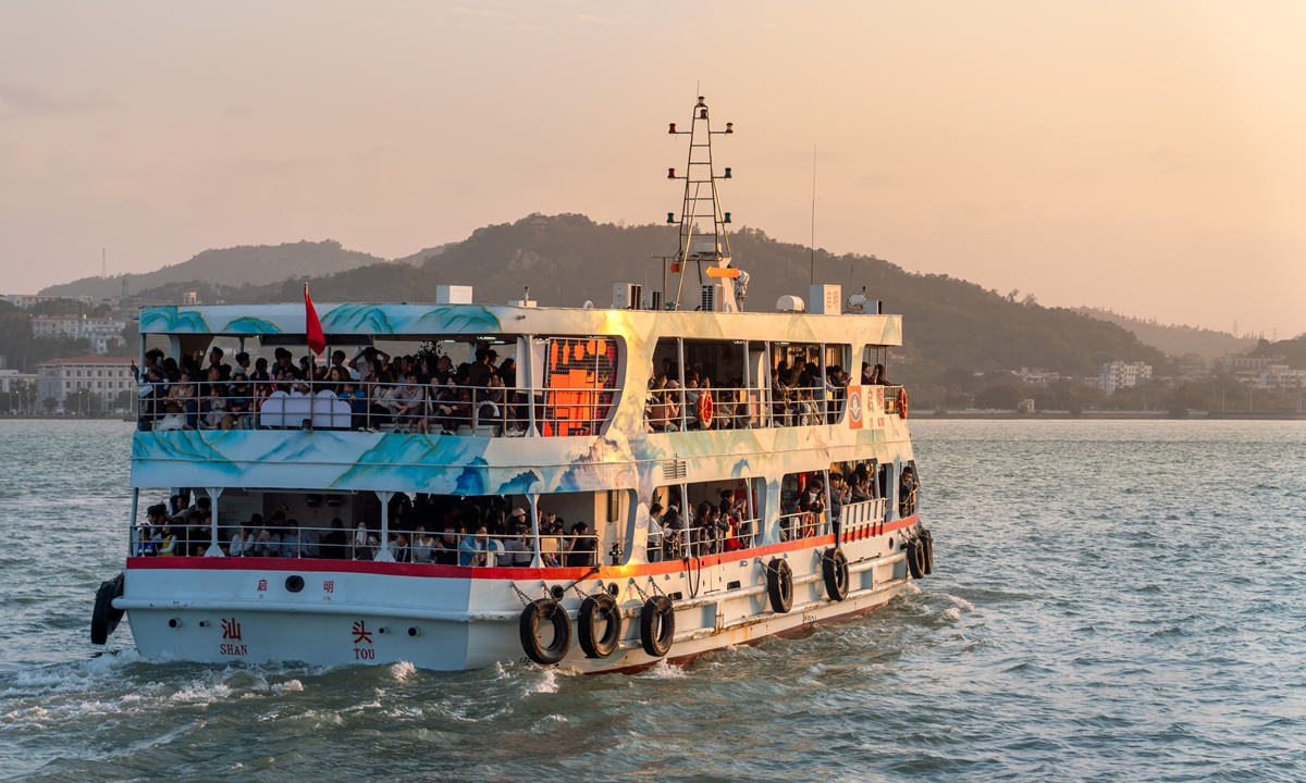 A Shantou ferry sails through Shantou's inner bay in Shantou, South China's Guangdong Province, on February 23, 2026. Photo: VCG