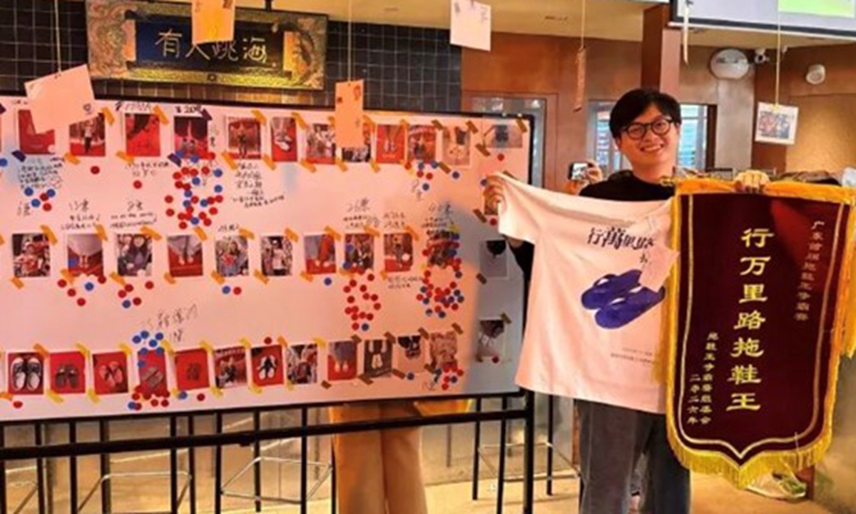 Guo displays his prize after the competition. Photo: Screenshot from media reports