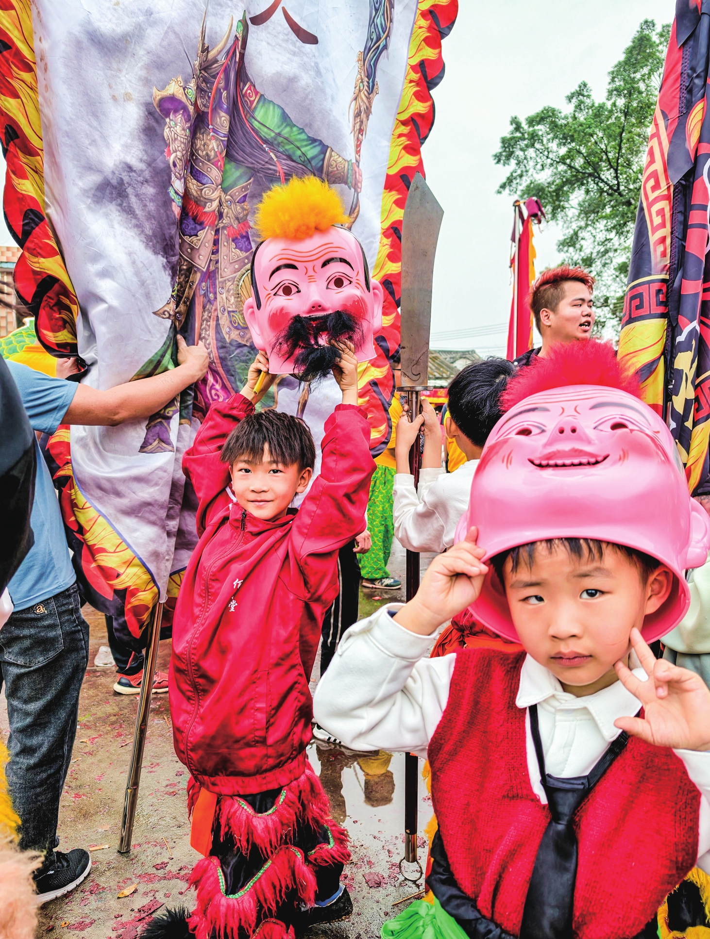 Children participate in traditional ancestor worship activities including Yingge dance in Shantou, on February 27, 2026.