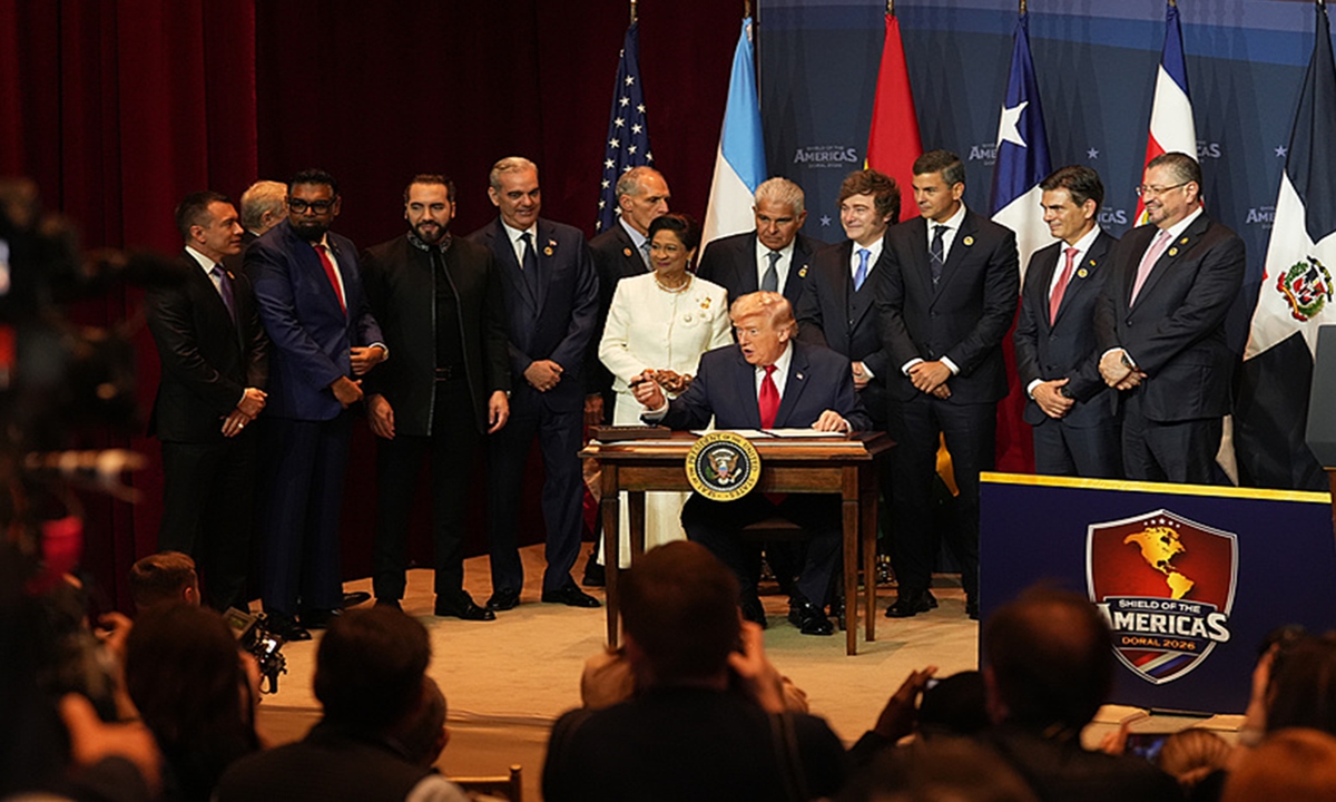 US President Donald Trump signs a proclamation committing to countering cartel criminal activity at the Shield of the Americas summit, Saturday, March 7, 2026. Photo: VCG