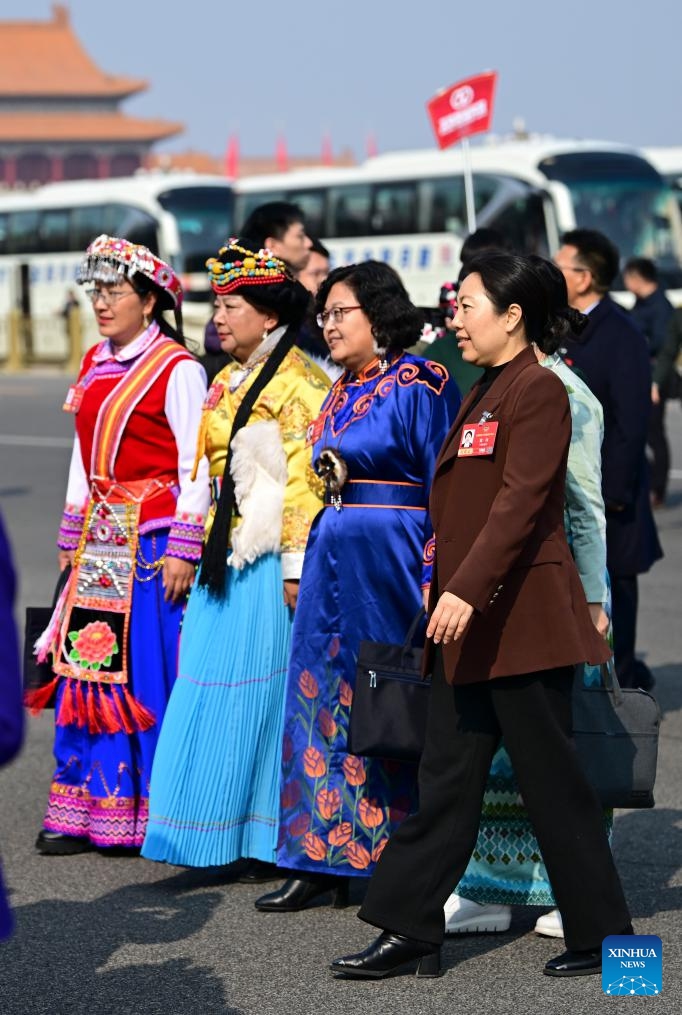 Members of the 14th National Committee of the Chinese People's Political Consultative Conference (CPPCC) walk towards the Great Hall of the People for the third plenary meeting of the fourth session of the 14th CPPCC National Committee in Beijing, capital of China, March 8, 2026. (Xinhua/Chen Yehua)