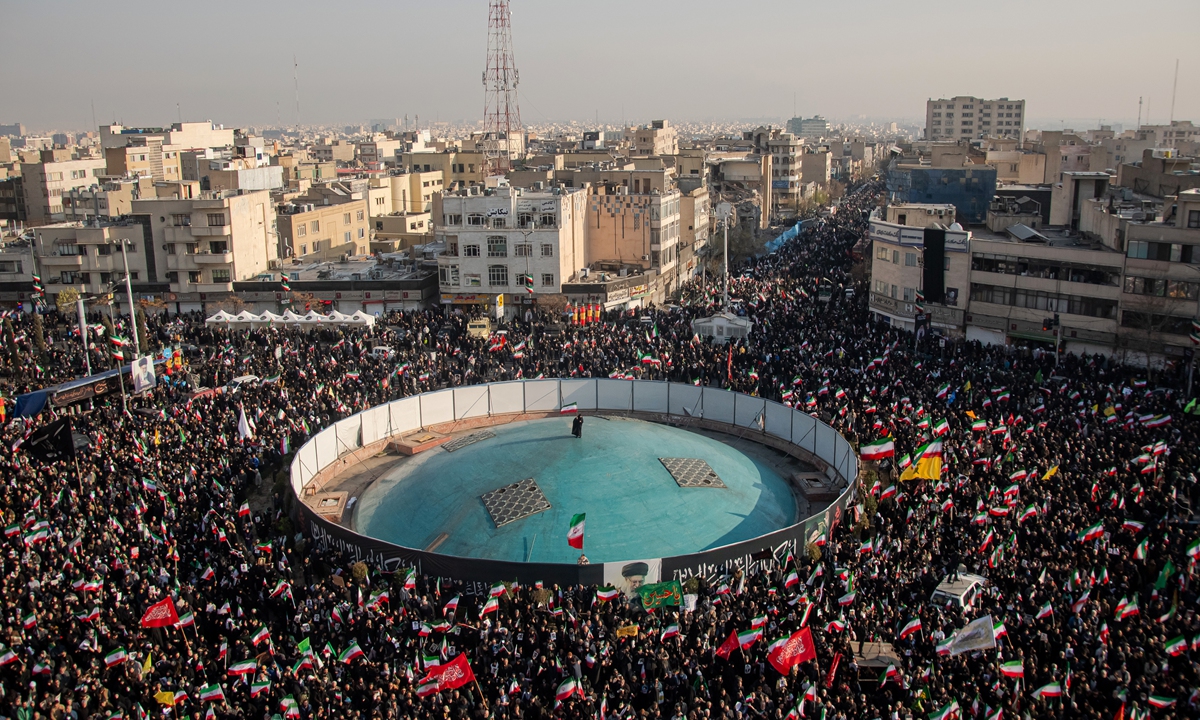 Iranians gather on Revolution Street in Tehran to show support for Mojtaba Khamenei, the new Supreme Leader of the Islamic Republic of Iran, on March 9, 2026. Photo: VCG