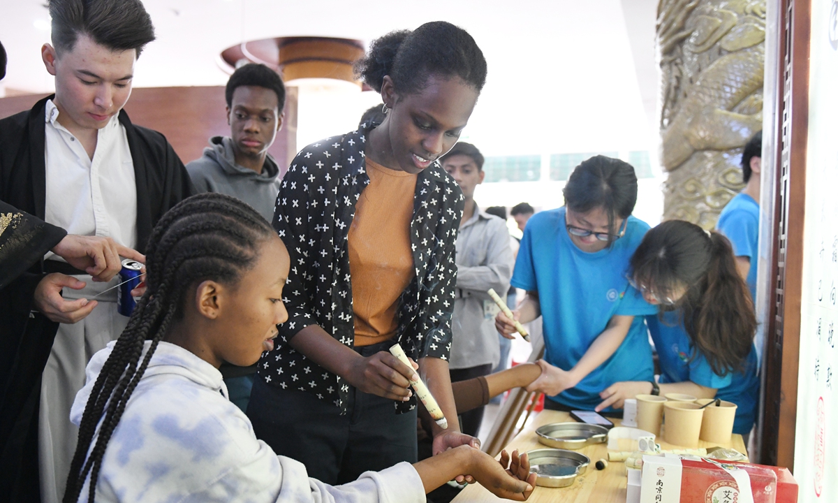 International students at Hunan University of Chinese Medicine experience moxibustion on May 27, 2025. Photo: VCG