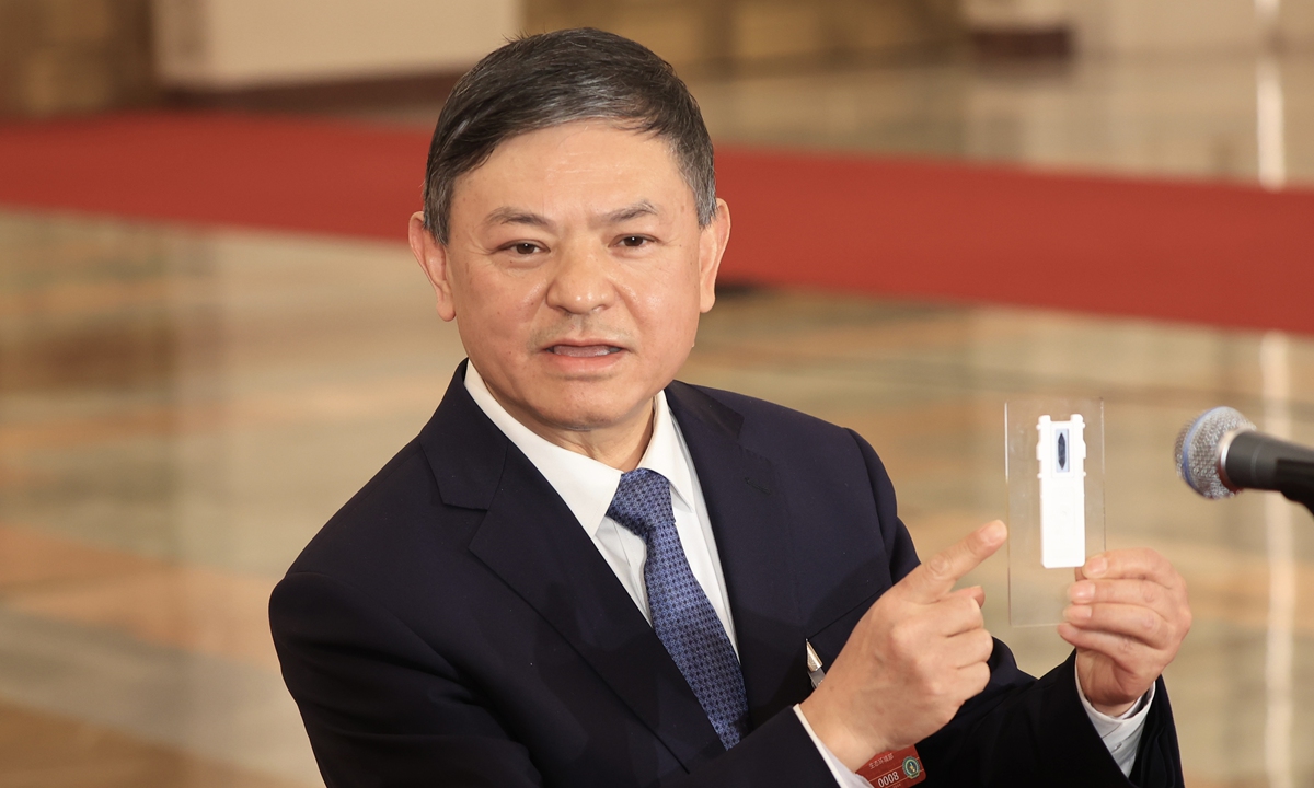 Huang Runqiu, China's Minister of Ecology and Environment, displays an environmental DNA sequencing chip to show that China's environmental supervision has entered a new phase, during an interview after the closing meeting of the fourth session of the 14th National People's Congress (NPC) at the Great Hall of the People in Beijing, on March 12, 2026. 
Photo: VCG