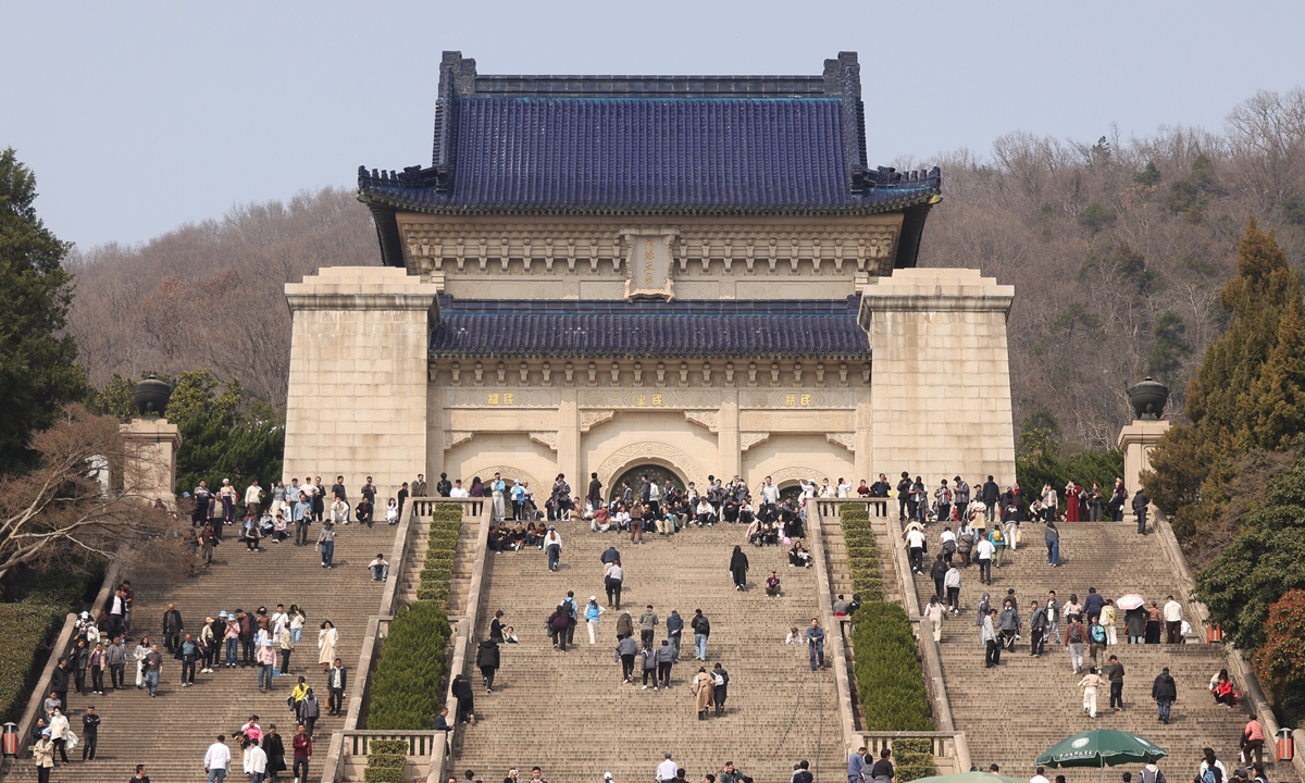 People pay tribute to commemorate the 101st anniversary of the death of Dr Sun Yat-sen at the Sun Yat-sen Mausoleum in Nanjing, capital of East China's Jiangsu Province, on March 12, 2026. Photo: VCG