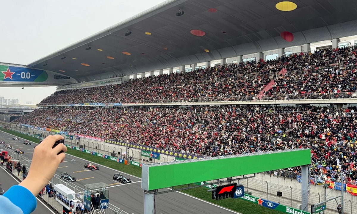 Crowds of spectators wait for F1 Chinese Grand Prix main race to begin in Shanghai on March 15, 2026. Photo: Courtesy of spectator at venue
