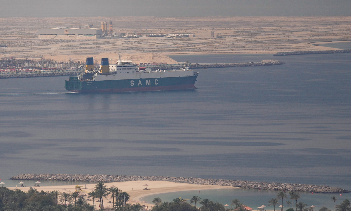 A cargo ship sails in the Arabian Gulf toward Strait of Hormuz, on March 15, 2026. Photo: VCG