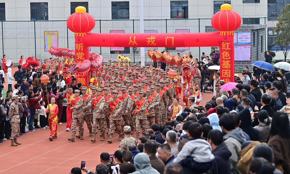 New recruits wearing camouflage uniforms and red flowers attend a send-off ceremony for the first batch of 2026 enlistees in Wanzai County, East China's Jiangxi Province on March 15, 2026, before departing for military service. Photo: VCG