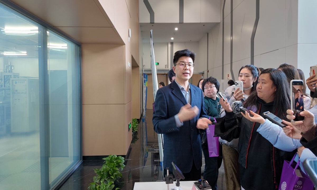 Song Cheng, a professor from the School of Materials Science and Engineering at Tsinghua University, speaks with journalists on March 16, 2026 at a sideline event of the ZGC Forum, which is scheduled to be held from March 25 to 29 in Beijing. Photo: Liu Caiyu/GT 